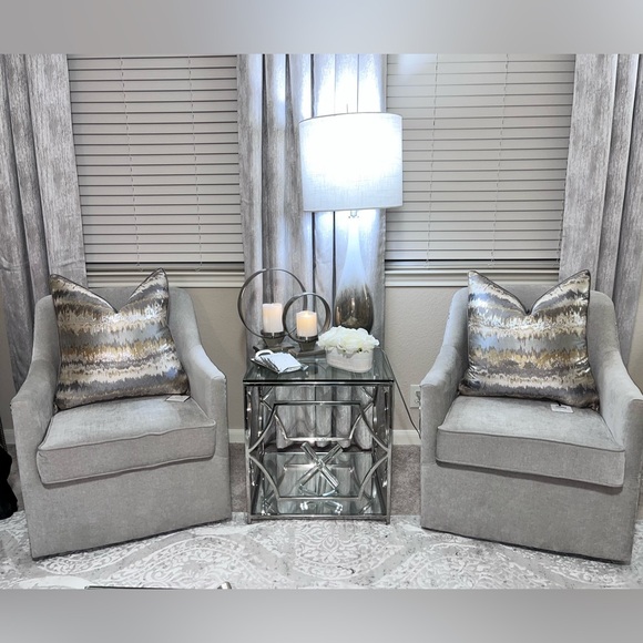 1-NWT GIGI CANTORI GOLD/SILVER DECORATIVE PILLOWS (Read description for details) - Picture 3 of 17